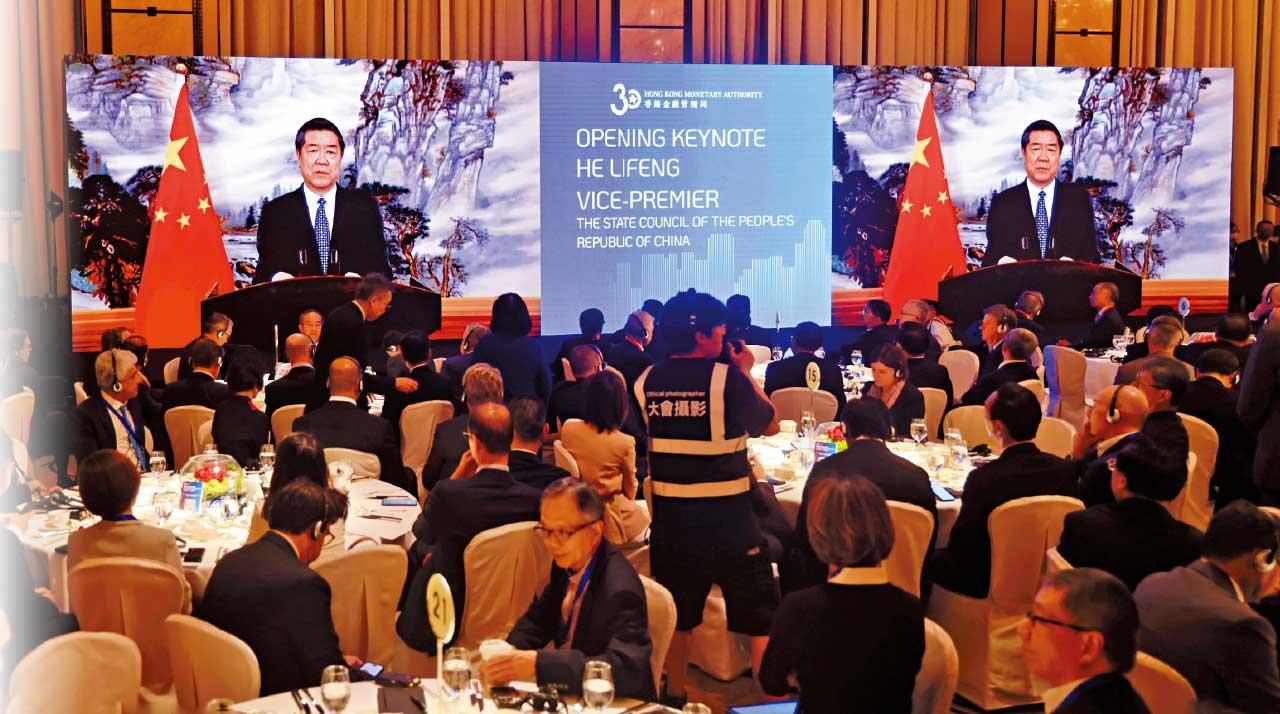 國際金融領袖投資峰會 陳茂波透露調低本港全年經濟增長預測 何立峰促保持國際化特色 拓展朋友圈