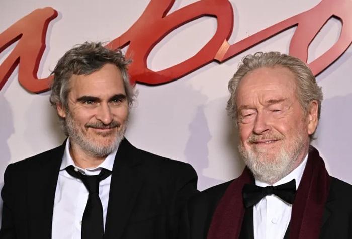 「小丑」祖昆馮力士《拿破崙》首映 未映先離戲院