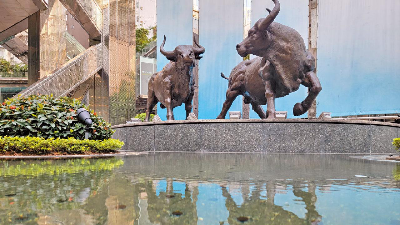 巨閘壓頂｜中資券商叫撈底 港股再試阻力 萬八關對決