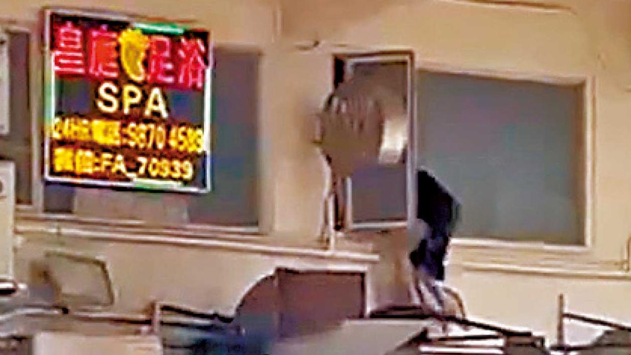 警方北角足浴店掃黃 3長髮女爬窗逃走一墮地疑受傷