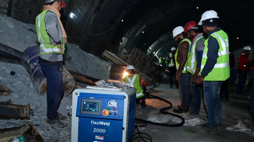 印度隧道救援工作因為機器故障暫停多日。(路透社)