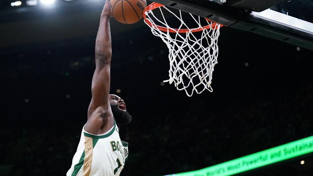 謝倫布朗攻入30分，帶領塞爾特人晉身季中錦標賽。(路透社)