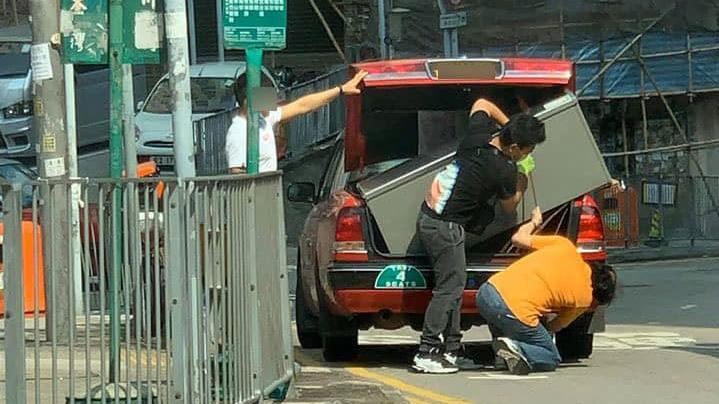 的士車尾箱塞雪櫃