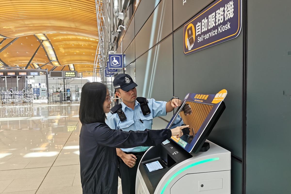 警方在港珠澳大橋口岸增設自助服務機，可處理報失財物及非緊急案件。(政府新聞處)