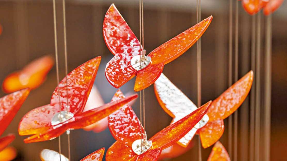 東薈城名店倉「玻光蝶影」推動綠色消費