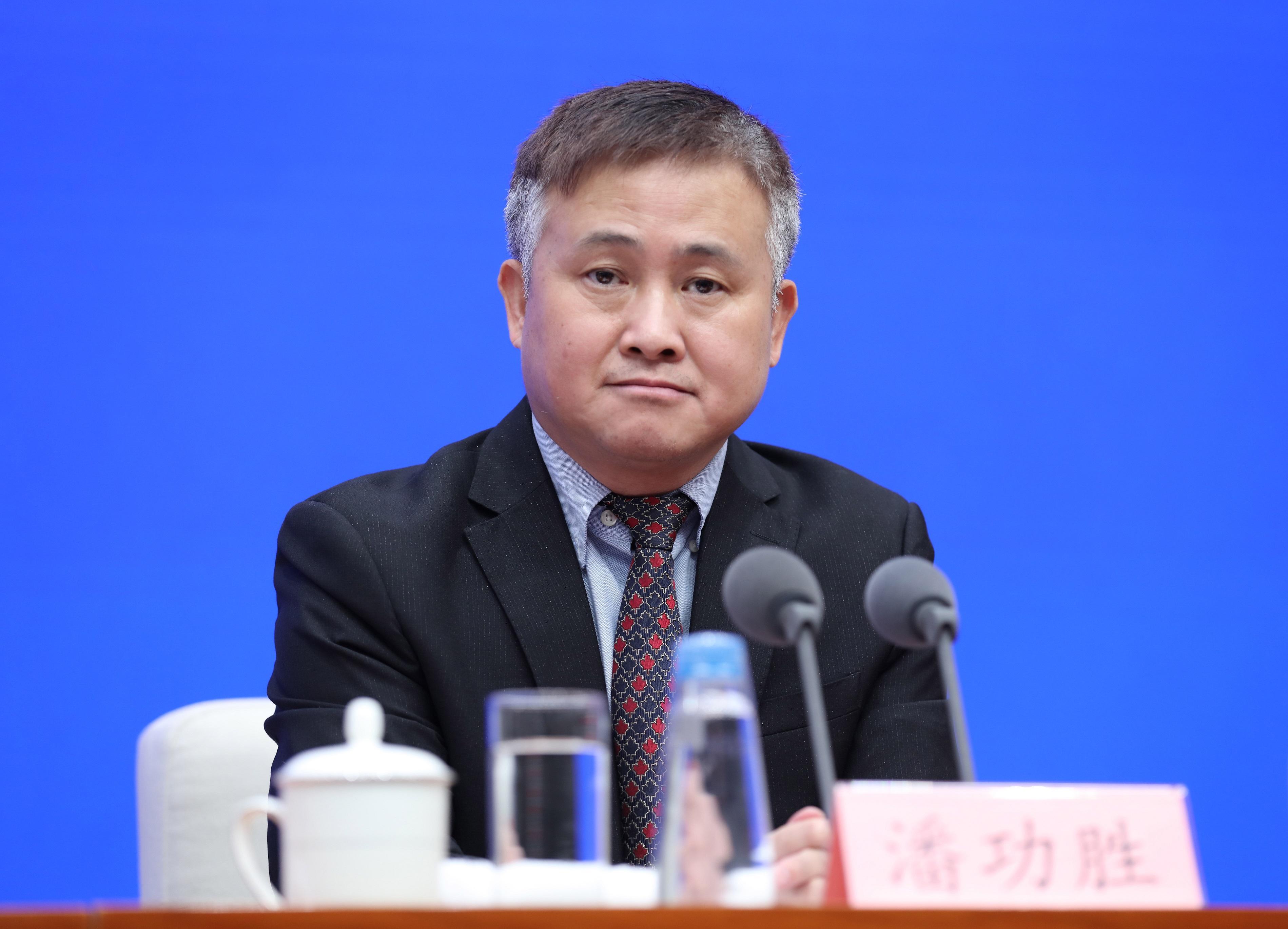 人行潘功勝指，部分省份存債務風險，地方政府要負主體責任。(資料圖片)