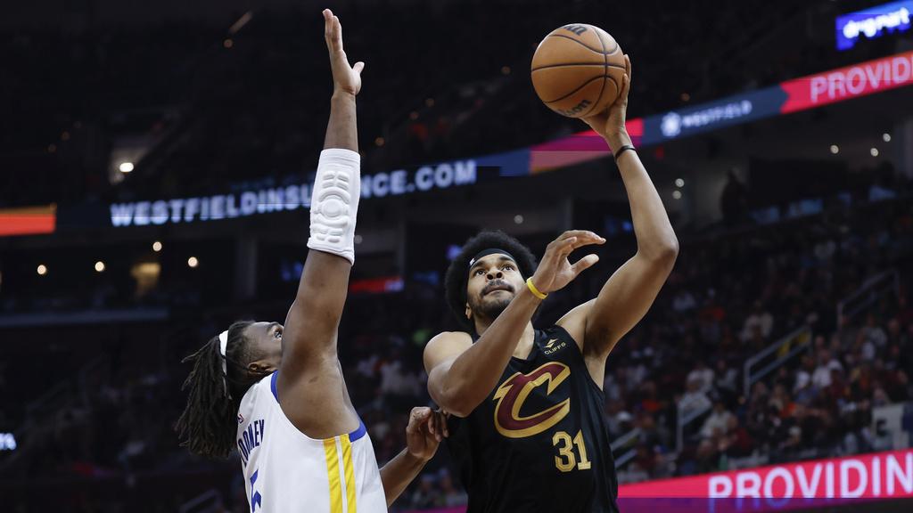 騎士擊敗勇士，結束對手五連勝走勢。(美聯社)