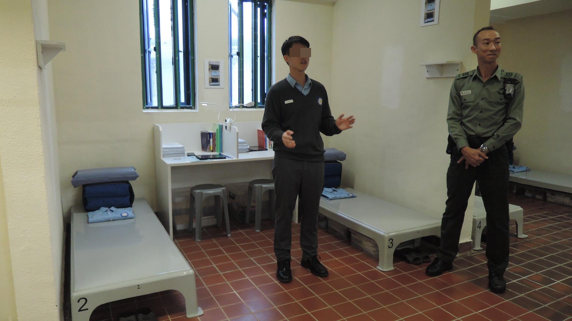 學院的在囚人士介紹讀書情況。(朱慧恩攝)