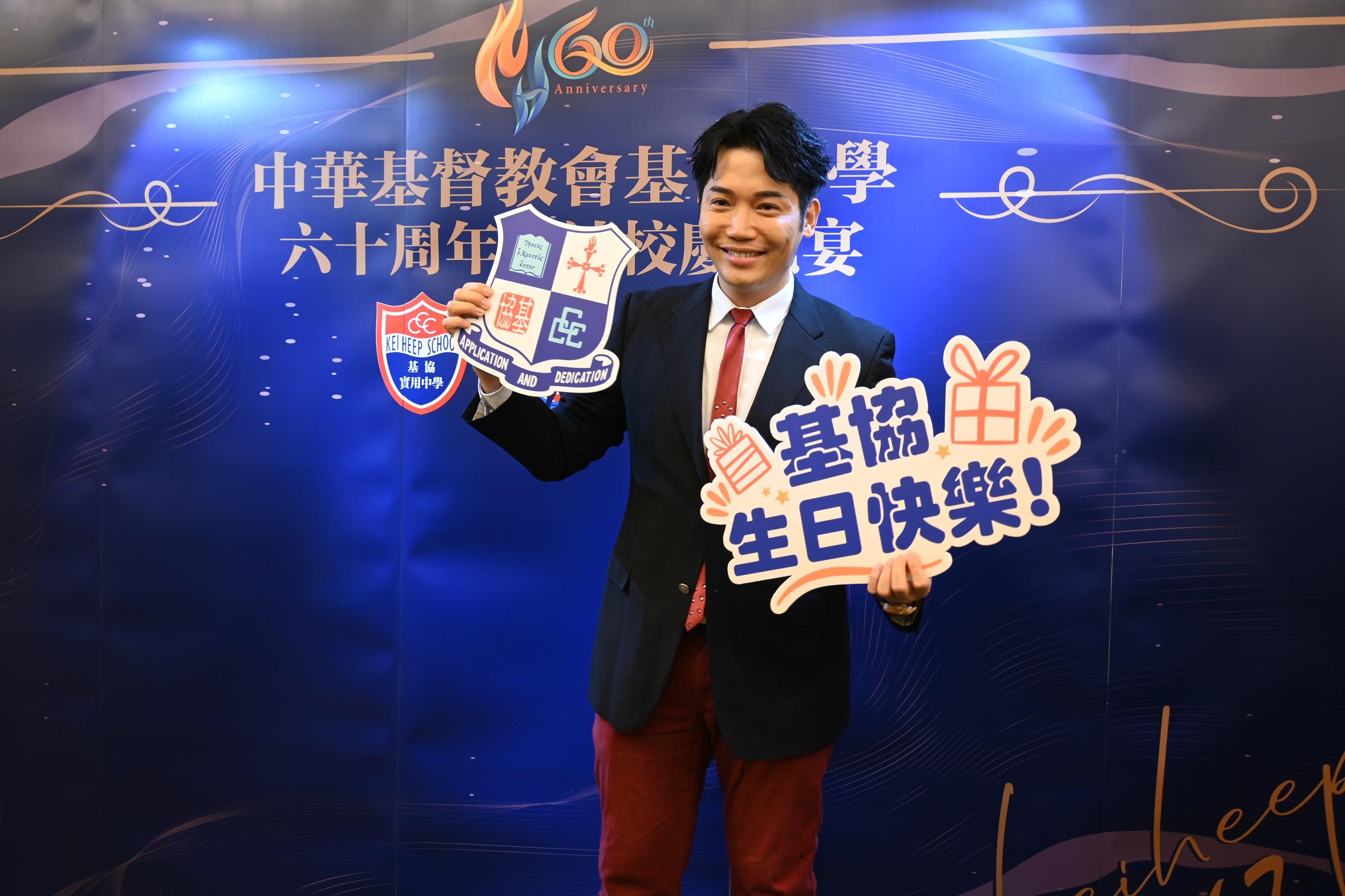 黃建東率領師弟妹跳《平安郁》 睇好Lyman發展︰前途無可限量