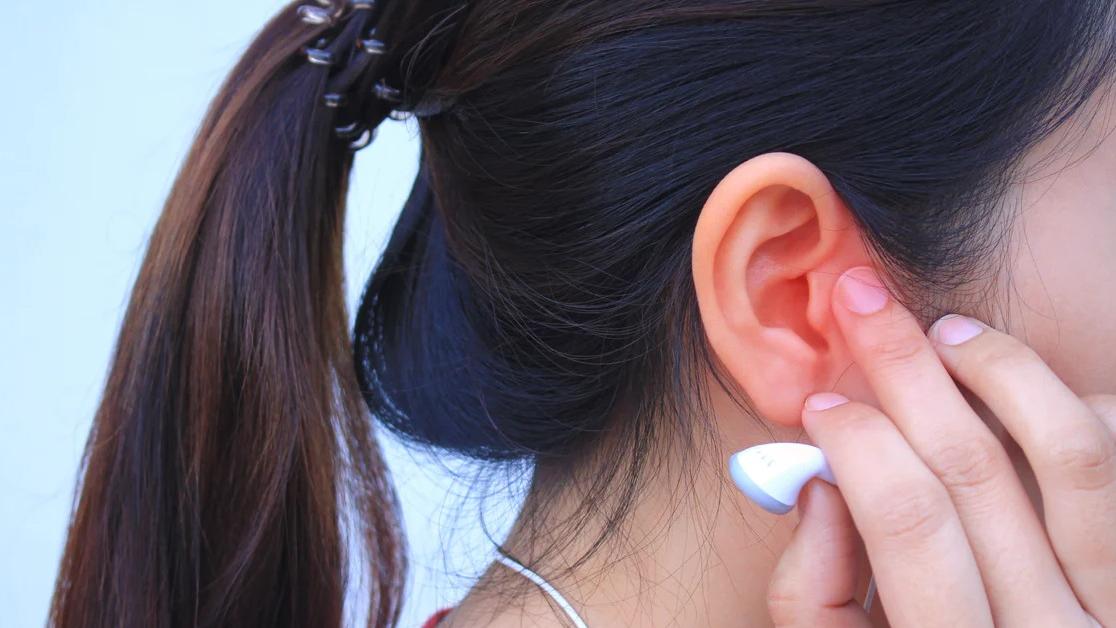 耳中風症狀｜鬧鐘冇響、手機壞聽唔到小心突發性耳聾！「呢啲人」最常發生