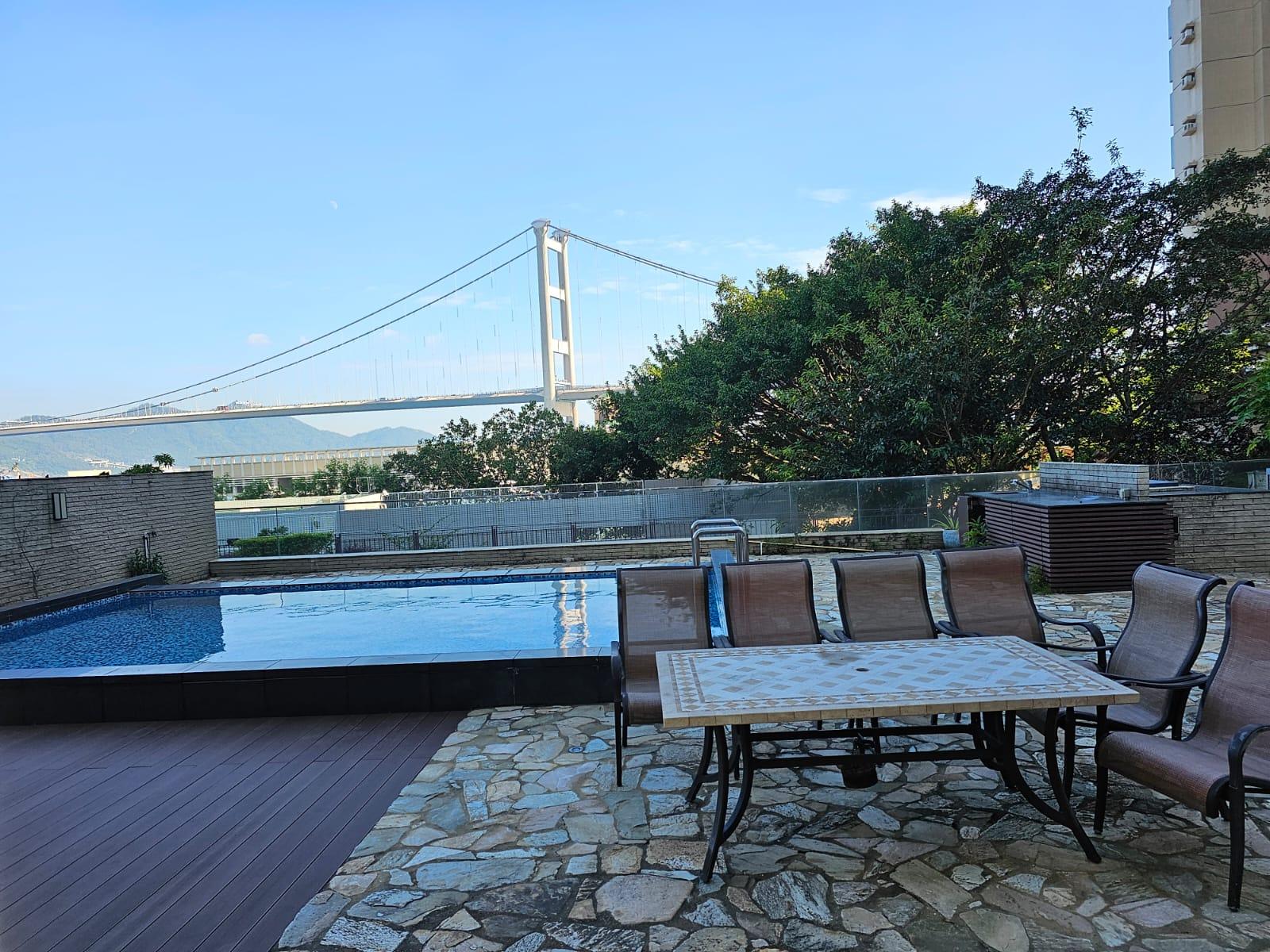 單位花園面積有近3千呎，附設私人泳池，面向青馬大橋景。(代理提供)