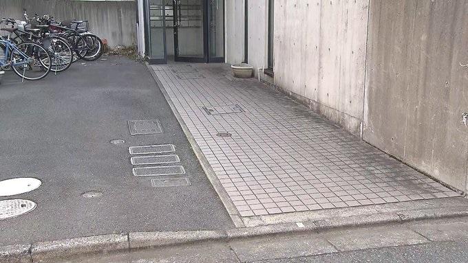 日本少女在東京公寓的單車場遭中國籍男子刺殺。(新聞截圖)