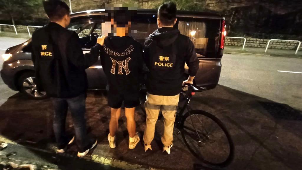 將軍澳15歲男童涉偷單車　遇警截查當場被捕