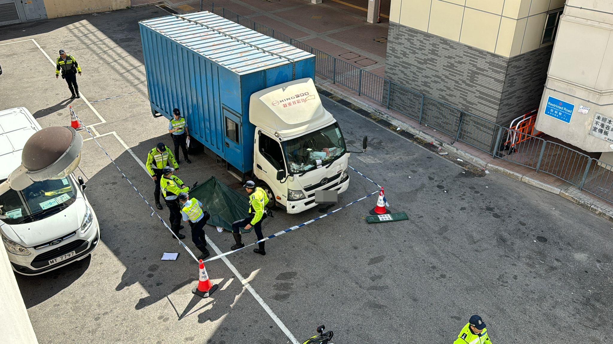 葵涌85歲老翁遭貨車撞倒被捲車底 再遭輾過頭部當場死亡