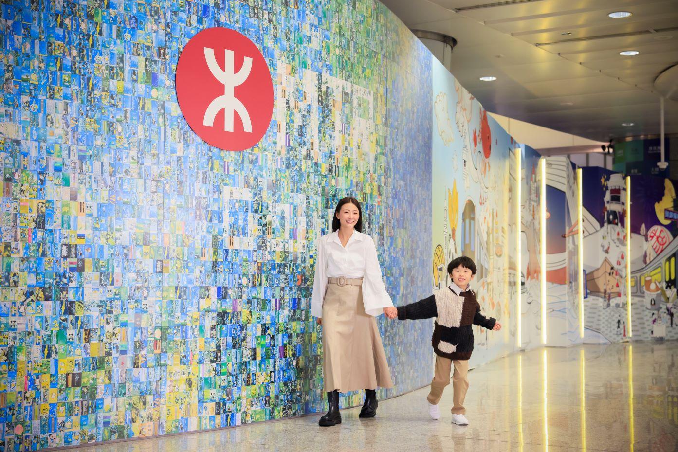 •	位於展廊入口的車票回憶牆，以超過八千張、自一九七九年推出的車票所砌成，包括磁帶車票及智能車票砌成，車票主題逾六百款，極具紀念價值，是另一個必到打卡熱點。
