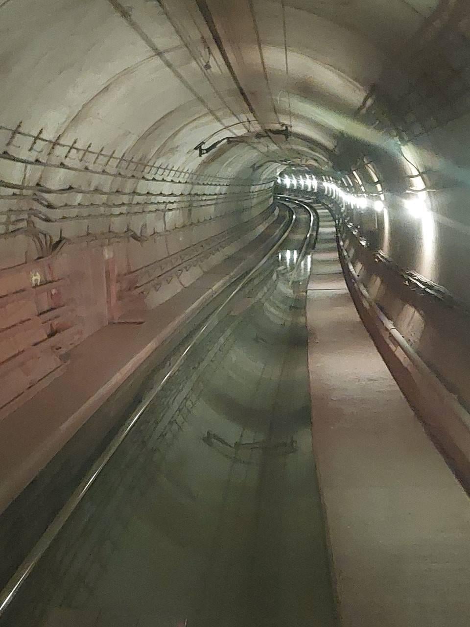 港鐵故障｜將軍澳綫鰂魚涌站積水已處理，列車服務將逐步恢復正常。