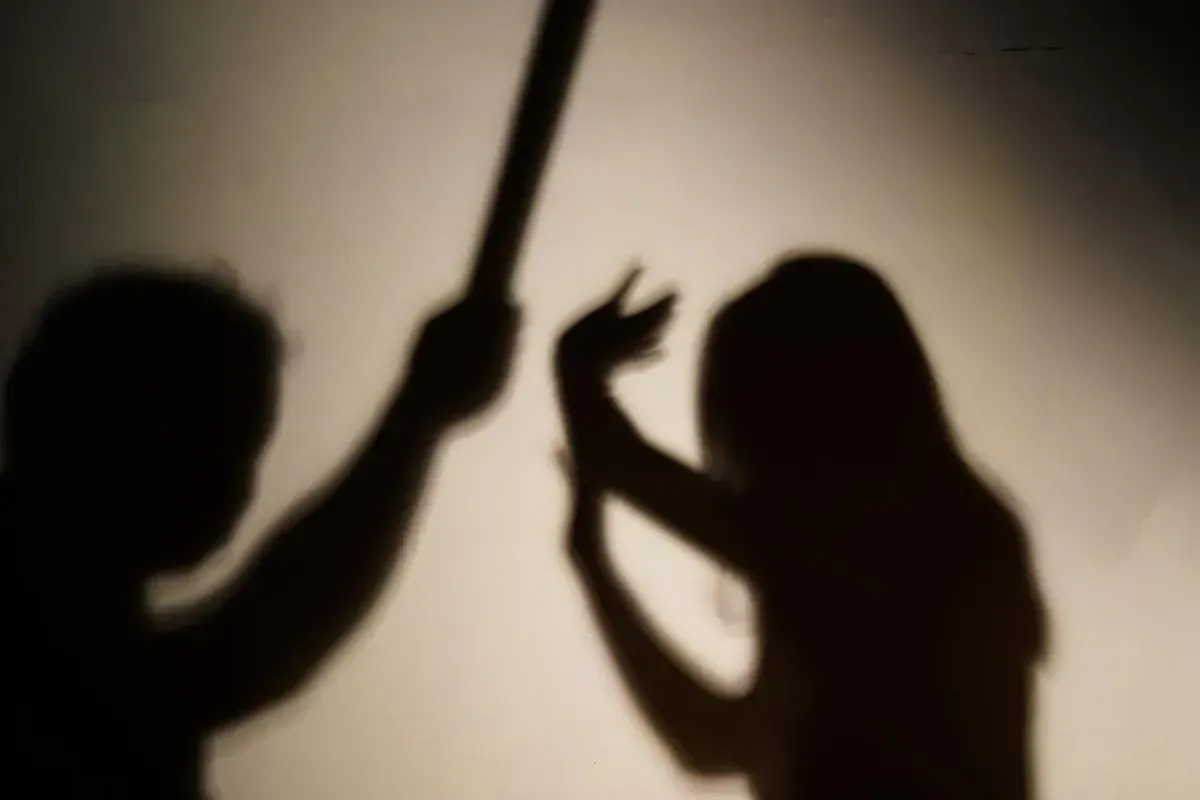 四川漢懷疑妻子與租客有染　圓凳毆打妻頭部再以酒樽擊傷租客 被判有期徒刑5年