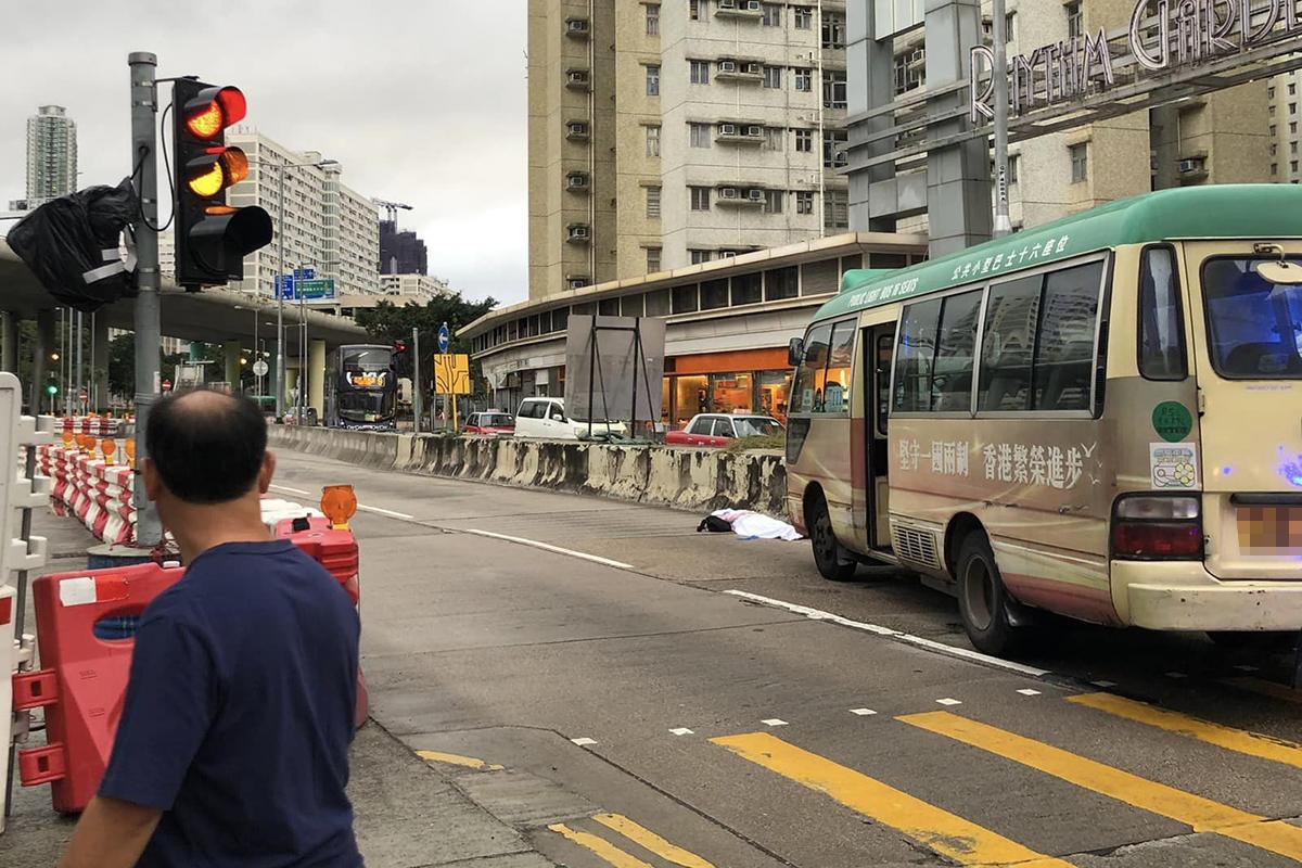 新蒲崗有婦人在彩虹道過路處遭小巴撞斃。(網民Maggie Lau@FB群組「Choi Hung Est 彩虹邨」)