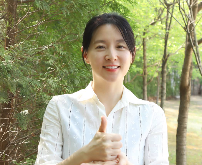 李英愛捐30萬港元助加沙兒童(李英愛ig)