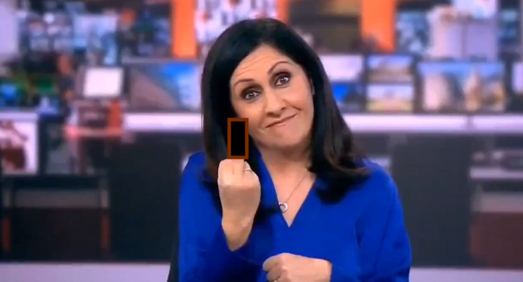 BBC女主播對鏡頭比中指被截圖瘋傳　網民：感謝妳對迷因界的貢獻（有片）