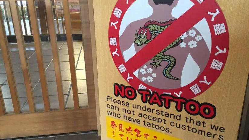 日本部分地方如溫泉等仍謝絕接待紋身顧客。(互聯網)