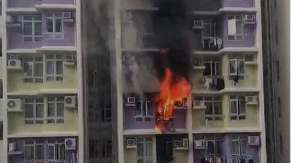 火勢一度十分猛烈。(網上影片截圖)