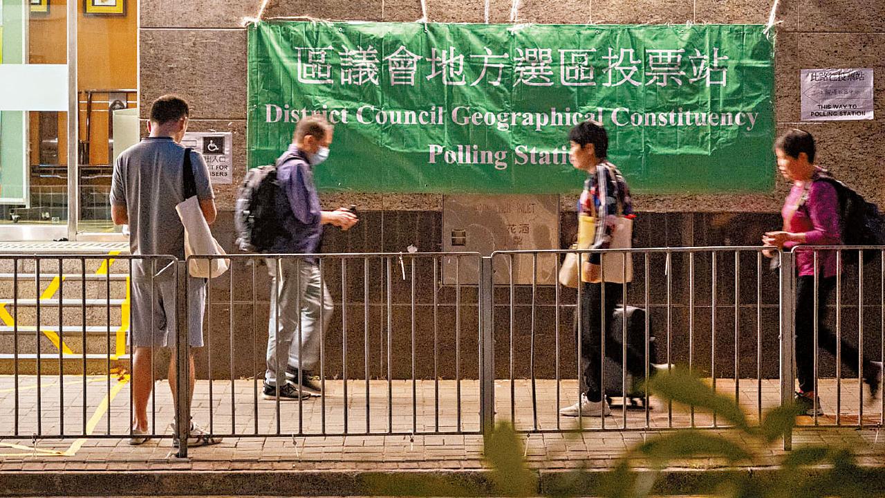 涉網上煽惑杯葛區選或投廢票 3男女被廉署拘捕