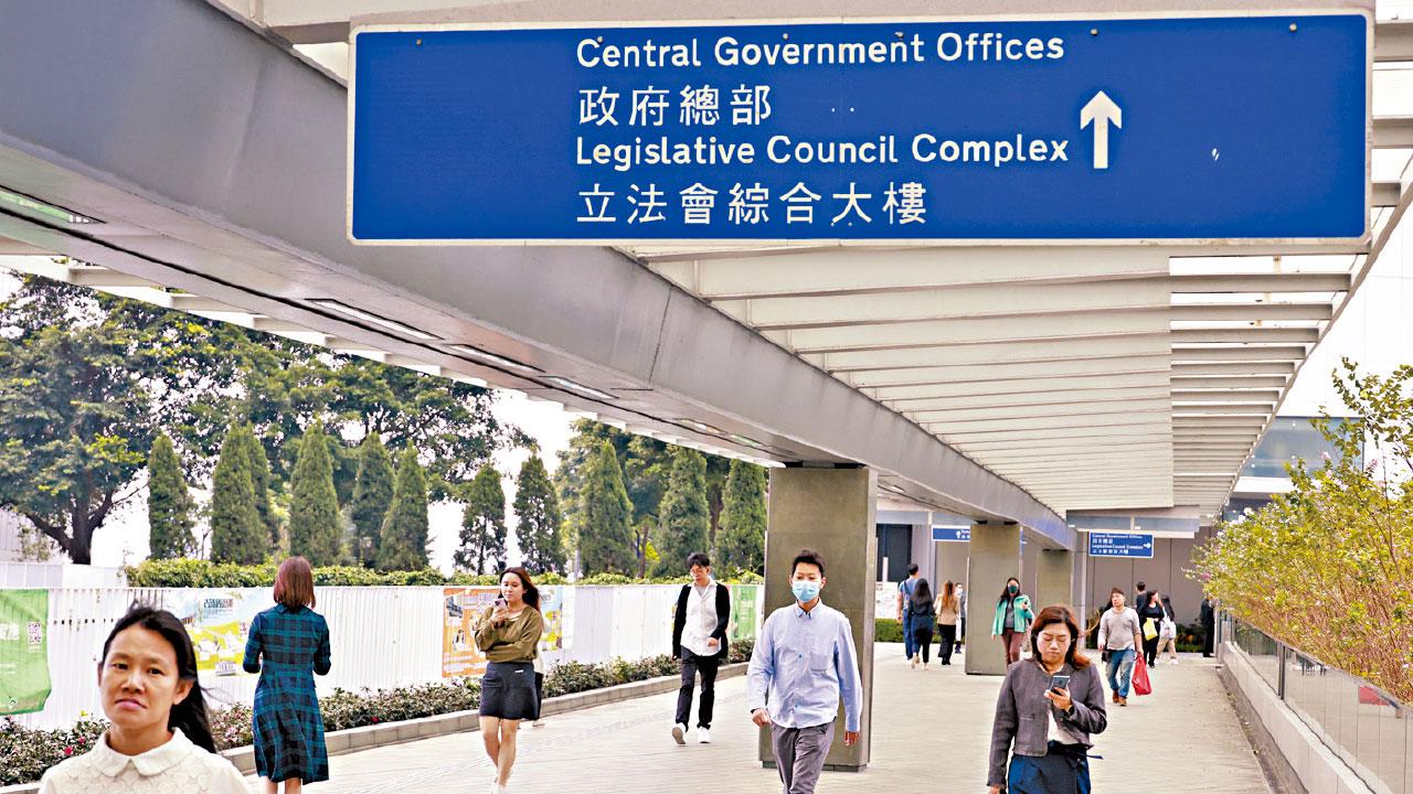  新《公務員守則》諮詢稿留「政治中立」 公僕須效忠國家 禁參與礙施政活動