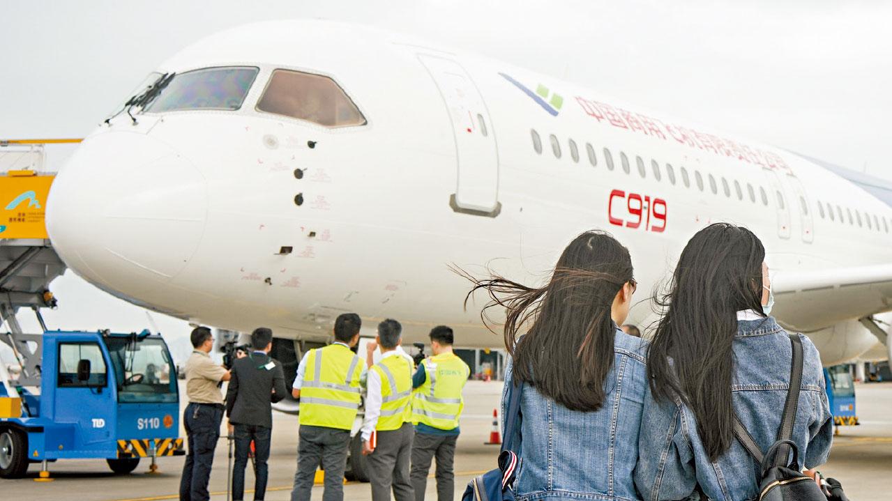 窺C919、ARJ21機艙真貌 李家超︰展示國家工業製造 實現新突破