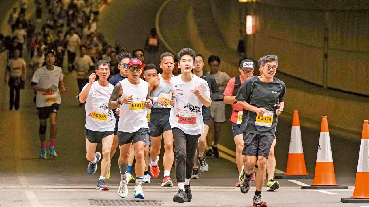 約1.5萬人寒流下戰街馬 首辦全馬被轟指示不清 主辦向冤枉路跑手致歉