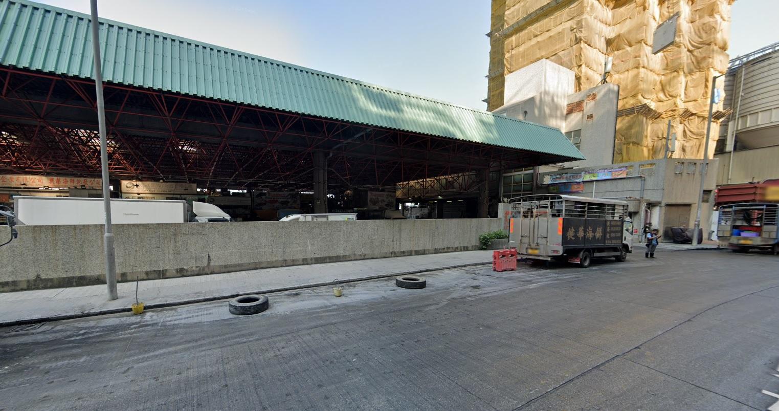 油塘七旬老翁海面載浮載沉　蛙人落水救上岸惜不治