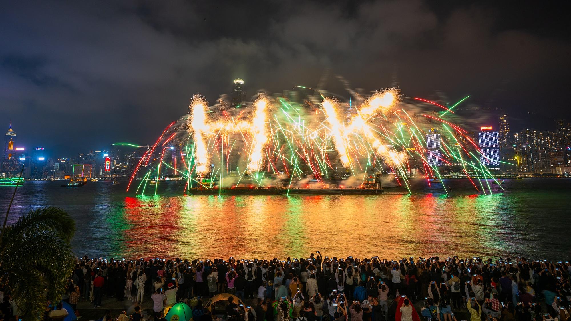 冬日維港水上煙火