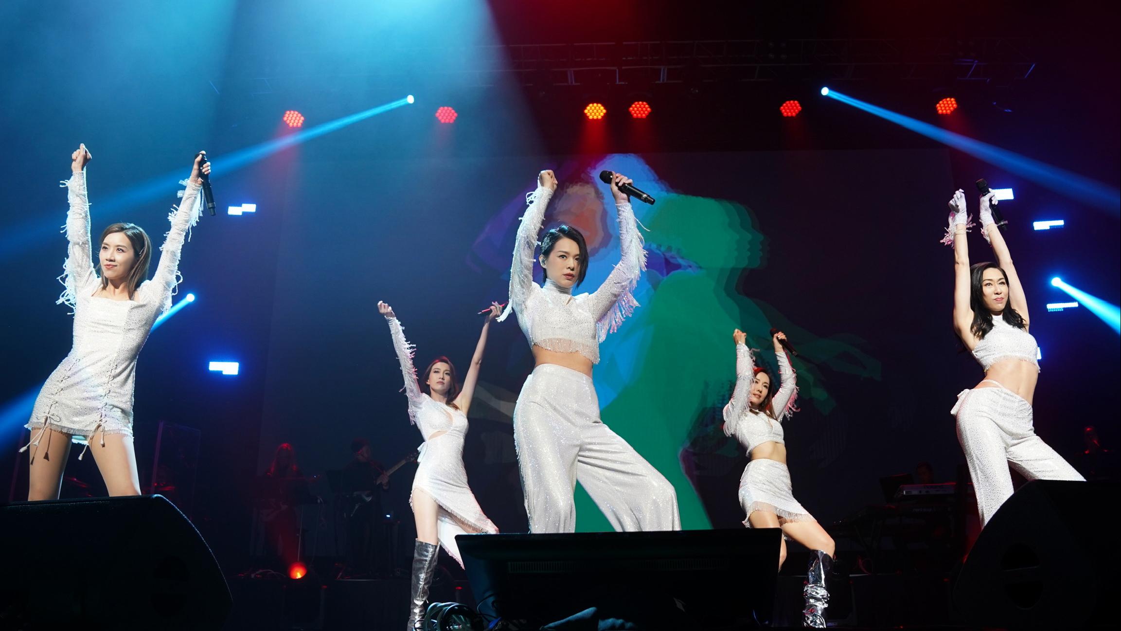 胡說八道演唱會｜胡杏兒完滿結束美國之旅 胡定欣台上感動落淚