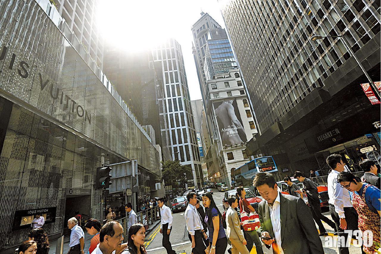 調查指，近四成港人感到入不敷支，76%港人視轉工為理財目標。(資料圖片)