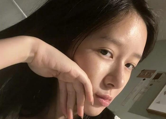 周星馳讚靚 徐嬌晒素顏照：睡前發瘋