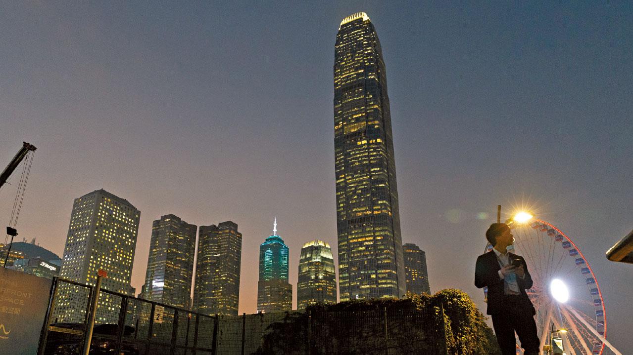 降級之虞｜憂自治權削 國際吸引力降 穆迪：香港評級展望負面