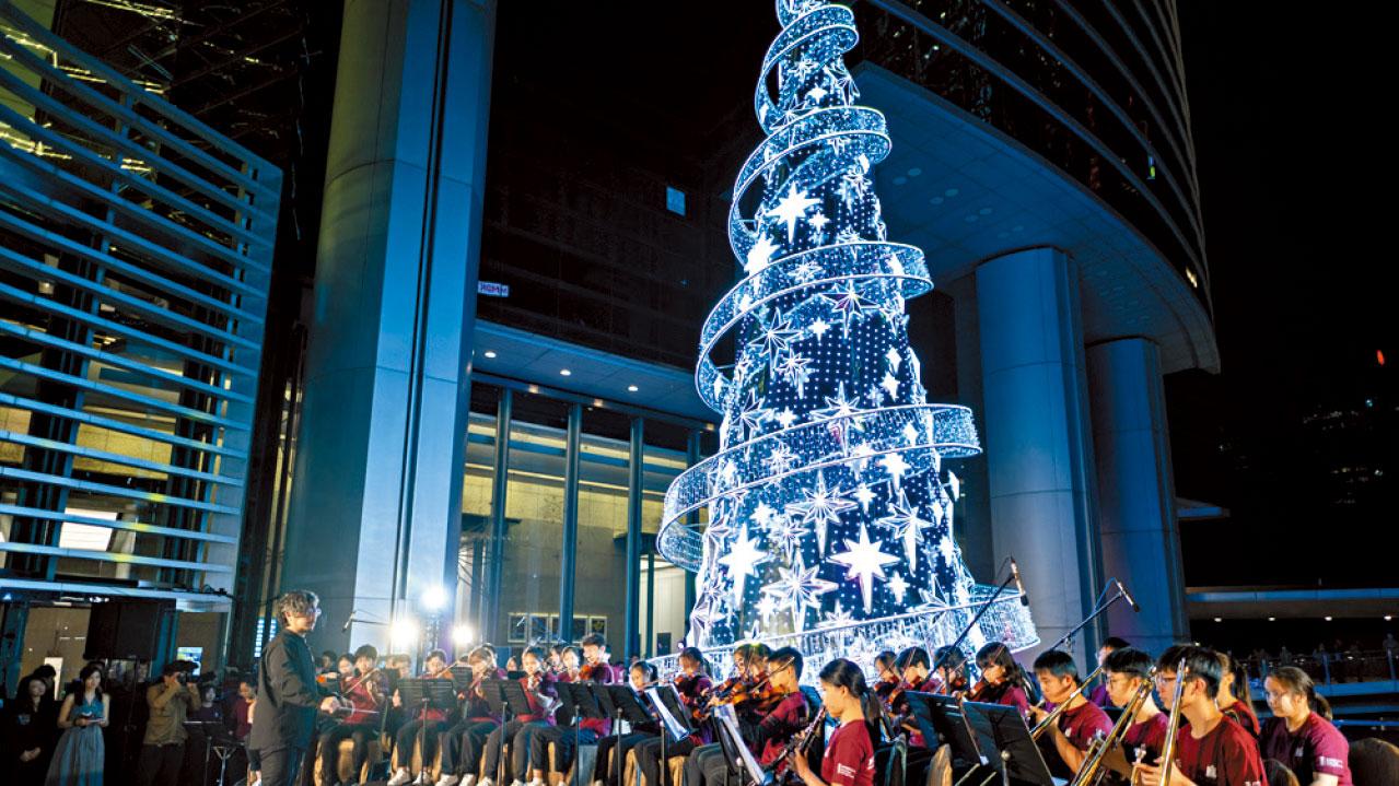 花園道三號 10米高聖誕樹及閃爍星海樓梯裝飾