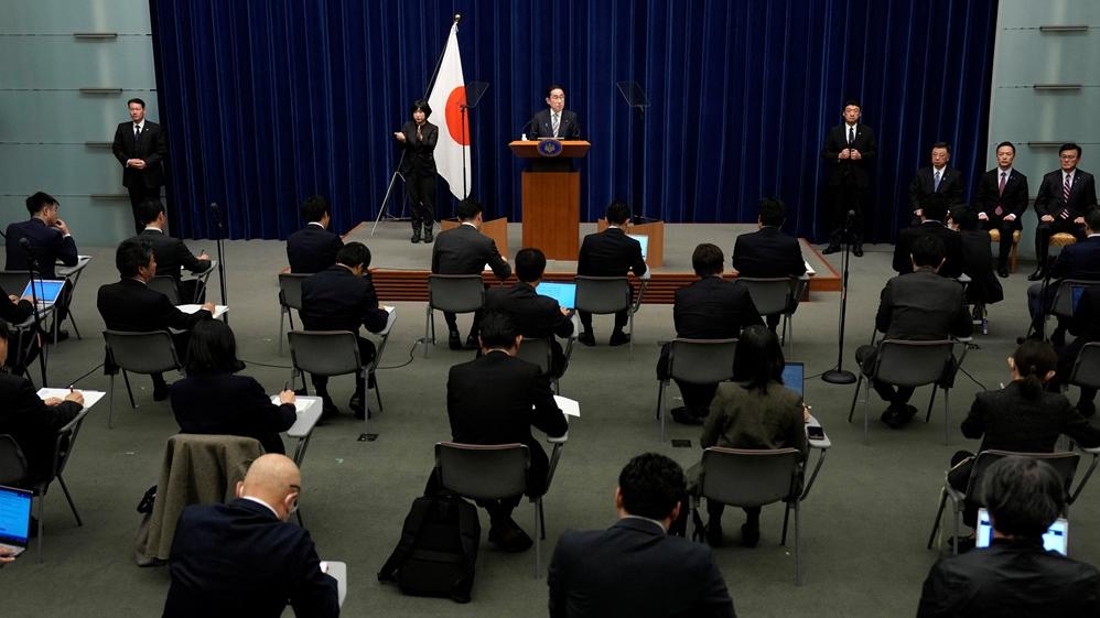 受政治獻金影響，岸田文雄內閣支持度跌破兩成。(路透社)