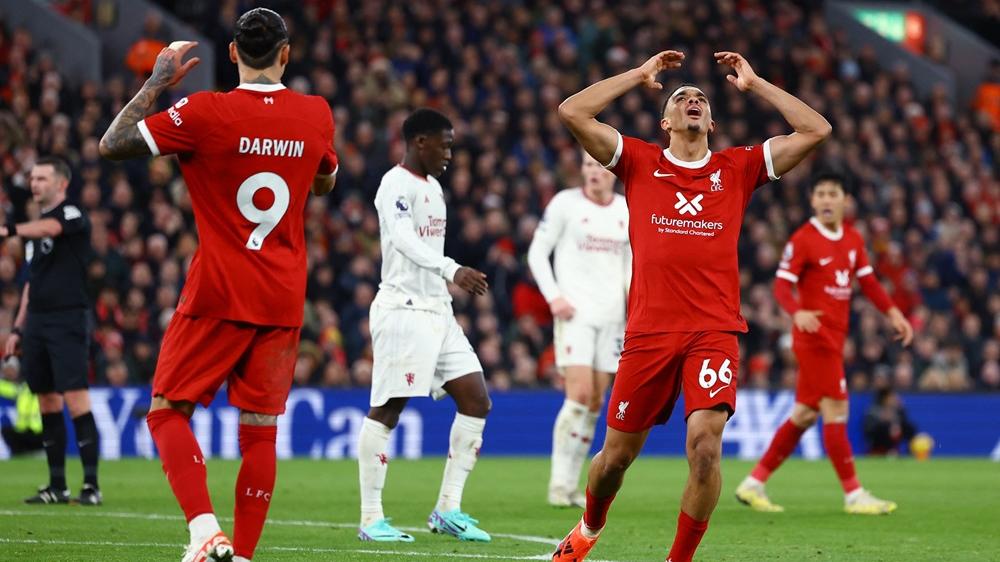 利物浦錯失多次入球機會，與曼聯踢平0:0。(路透社)