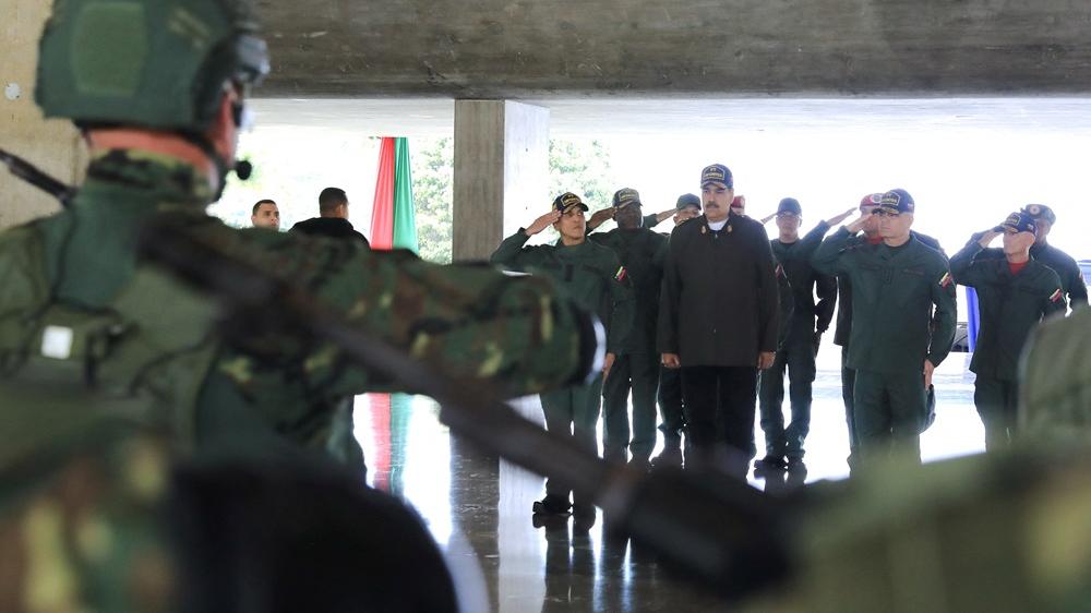 委內瑞拉總統馬杜羅與軍方會面。(路透社)