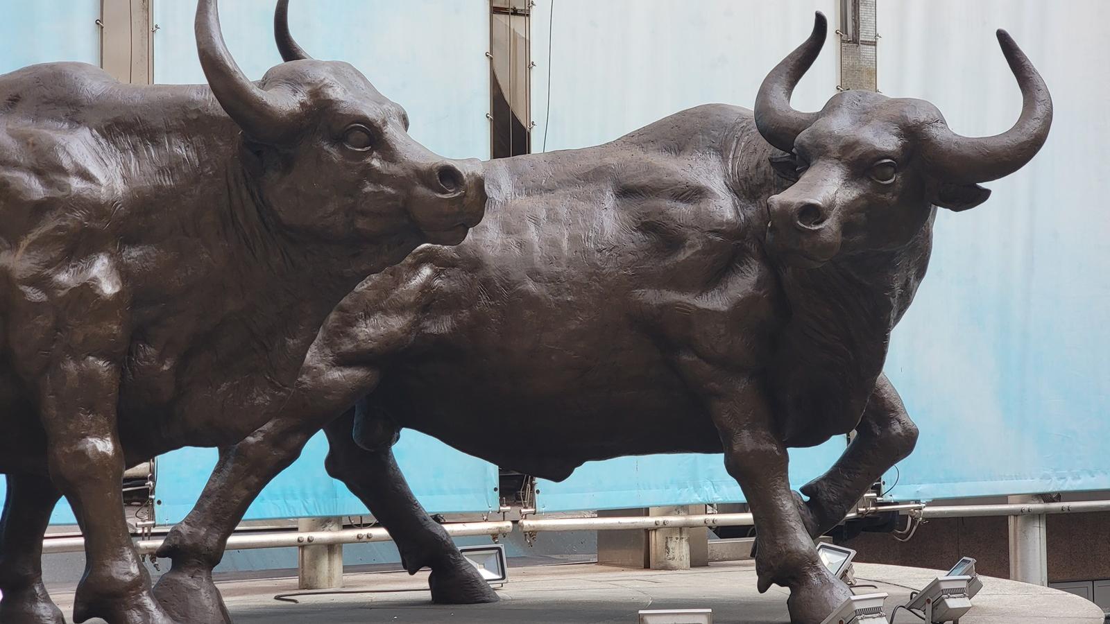 牛熊對決論高下 相同條款中溢價低者為王