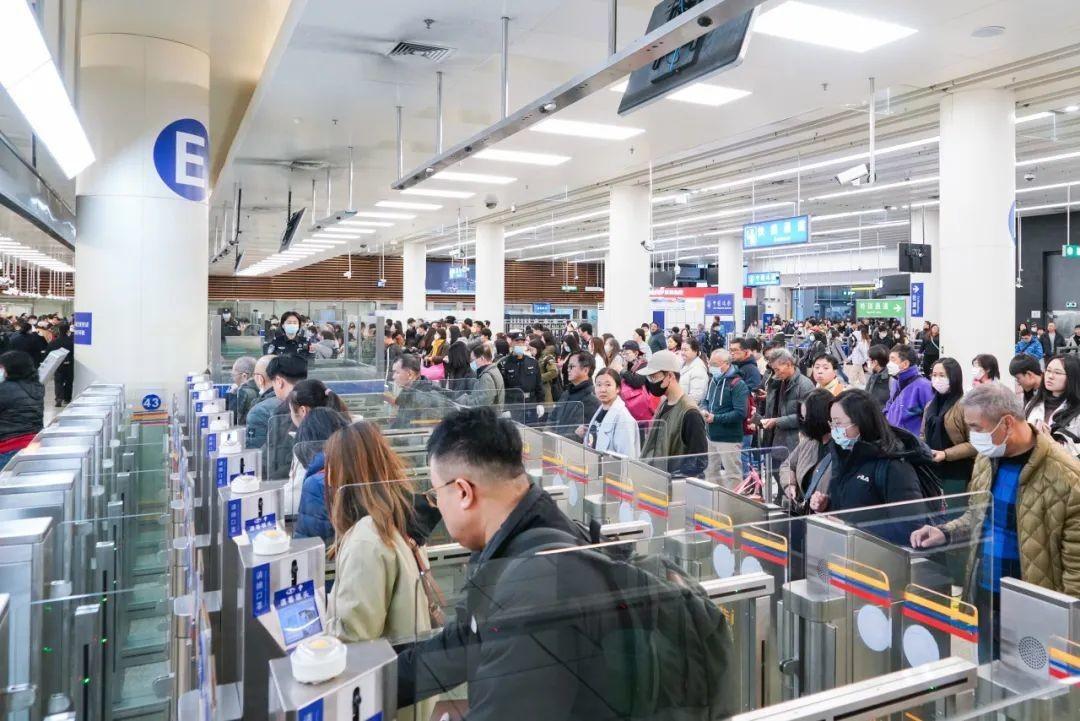 深圳料元旦假出入境高峰  或破75萬人次