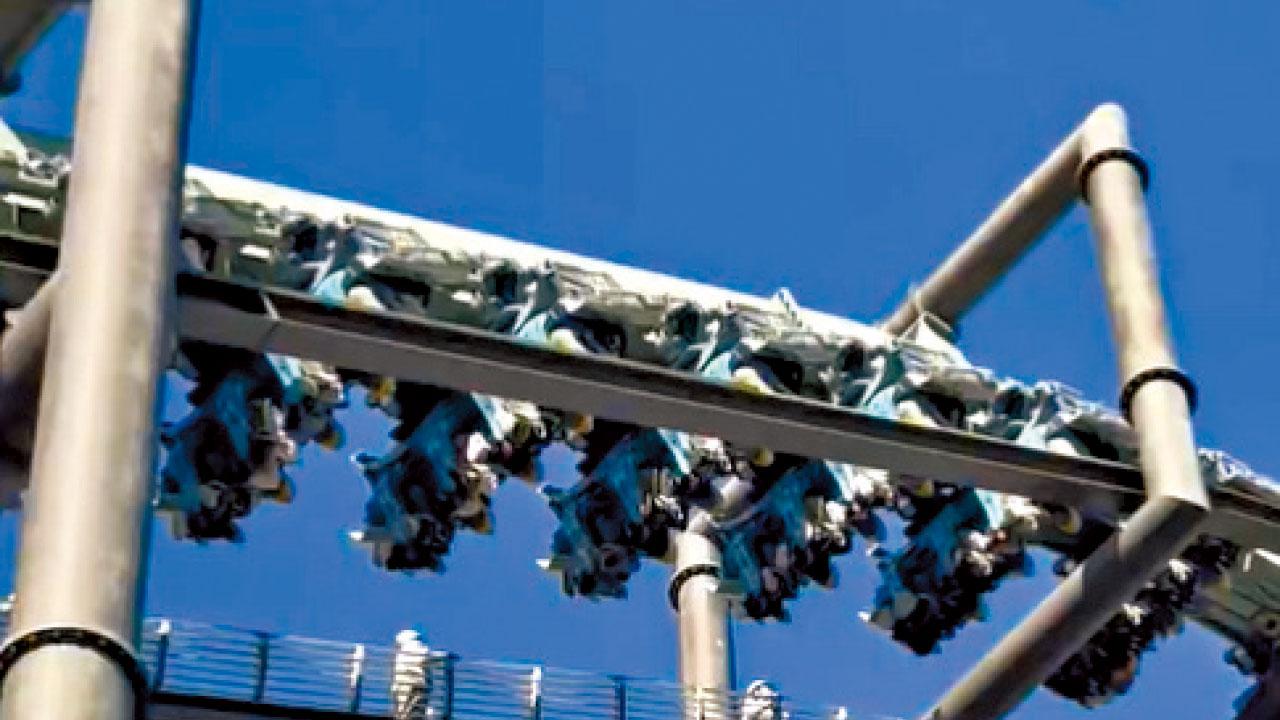 大阪環球影城過山車40米高空急停 32乘客倒掛最長45分鐘