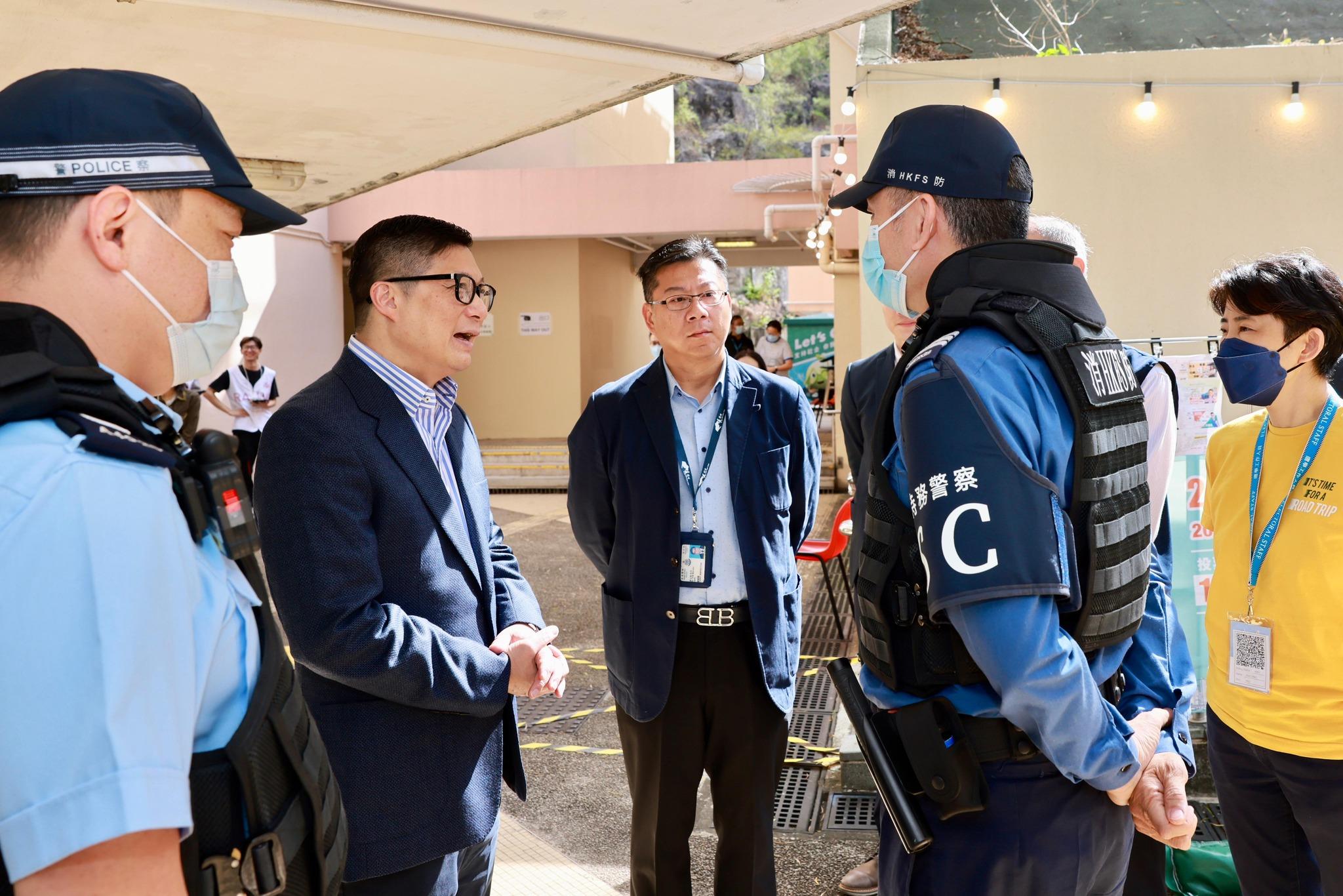 區議會選舉2023｜律部隊動員 鄧炳強：重要日子從不缺席 (@fb鄧炳強 Tang Ping Keung圖片)