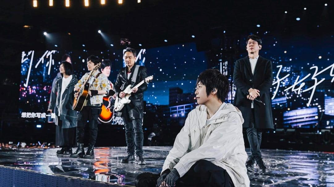 台灣天團「五月天」11月的上海演唱會被質疑假唱，目前遭大陸當局調查，結果尚未公布。