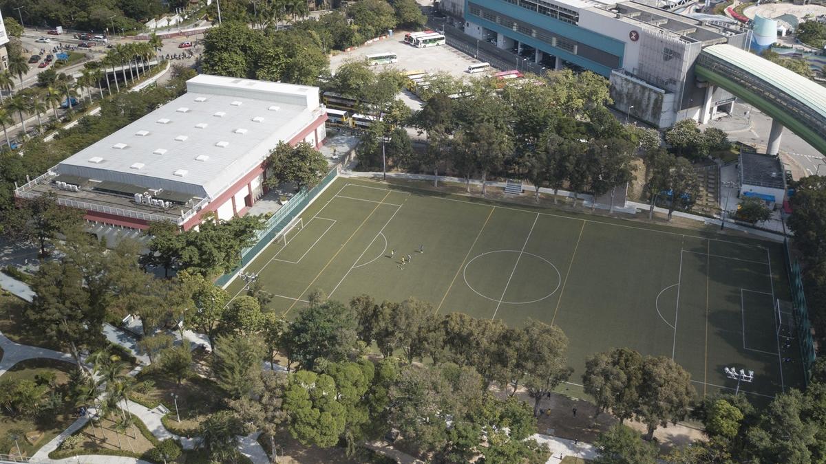 一名麻疹患者日前曾在黃竹坑體育館仿真草足球場踢波。(資料圖片／蘇文傑攝)