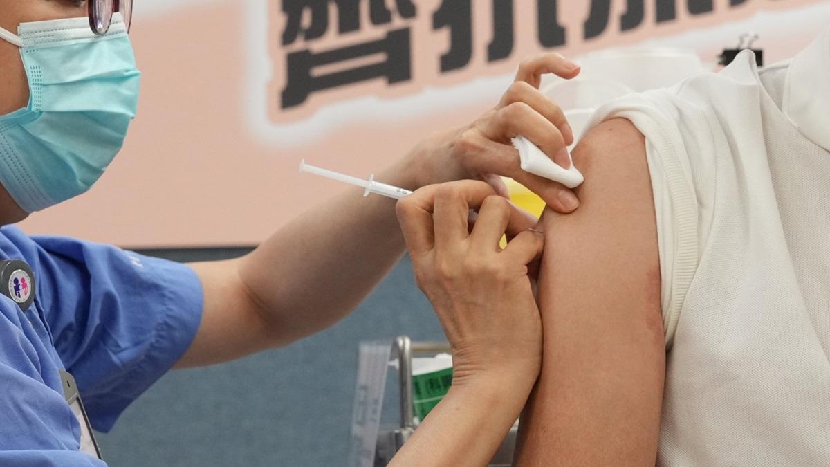 港大醫學院團隊認為，現有疫苗加強劑的策略或許不夠靈活。(資料圖片)