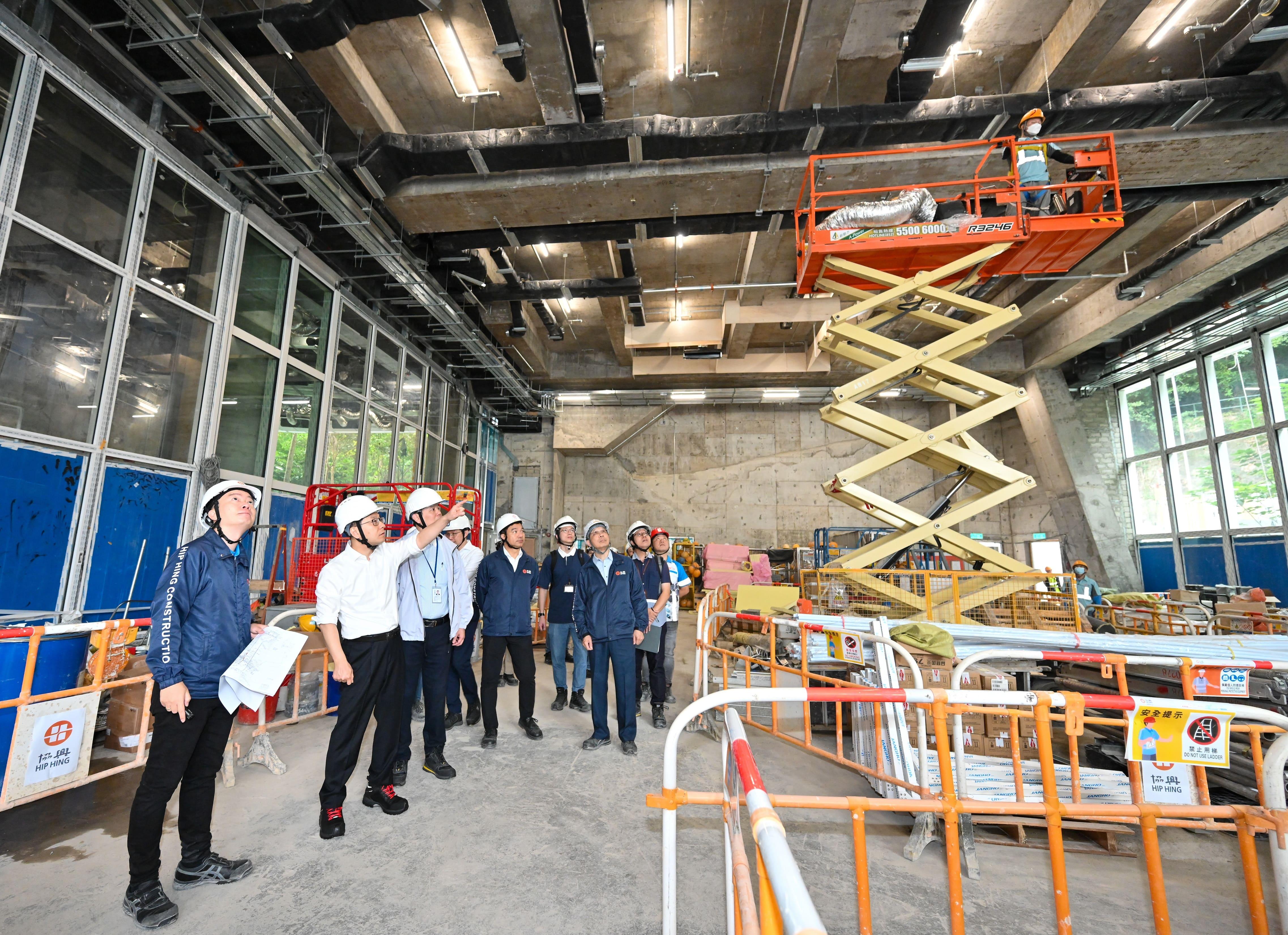 勞工處特遣小組10日巡查100多個地盤　提出約120項檢控