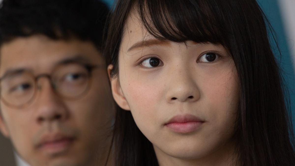 周庭(右)赴加拿大升學後，決定不就一宗國安案回港報到。(資料圖片／蘇文傑攝)