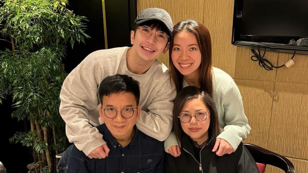 Anson Lo盧瀚霆難得一家人吃飯 騰空檔賀教父生日